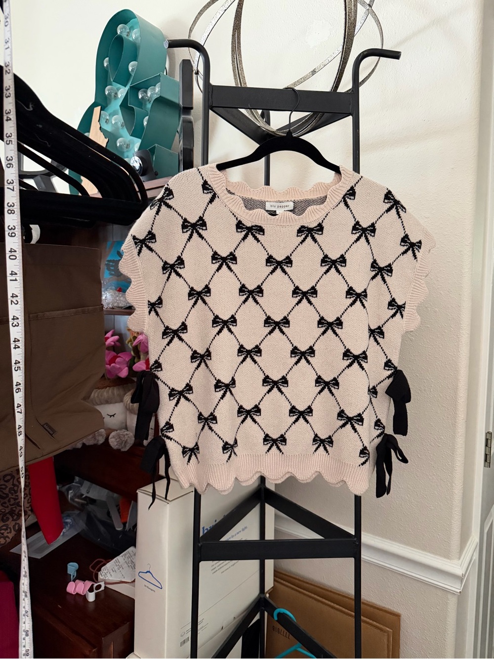Bow-Pattern Ivory Knit Sweater Top